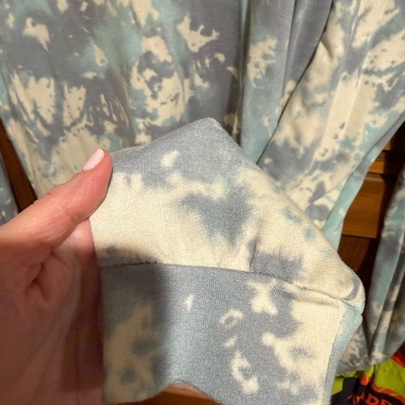 Vici Tie-Dye Lounge Top and joggers in sea foam green, gray & White - Picture 4 of 5